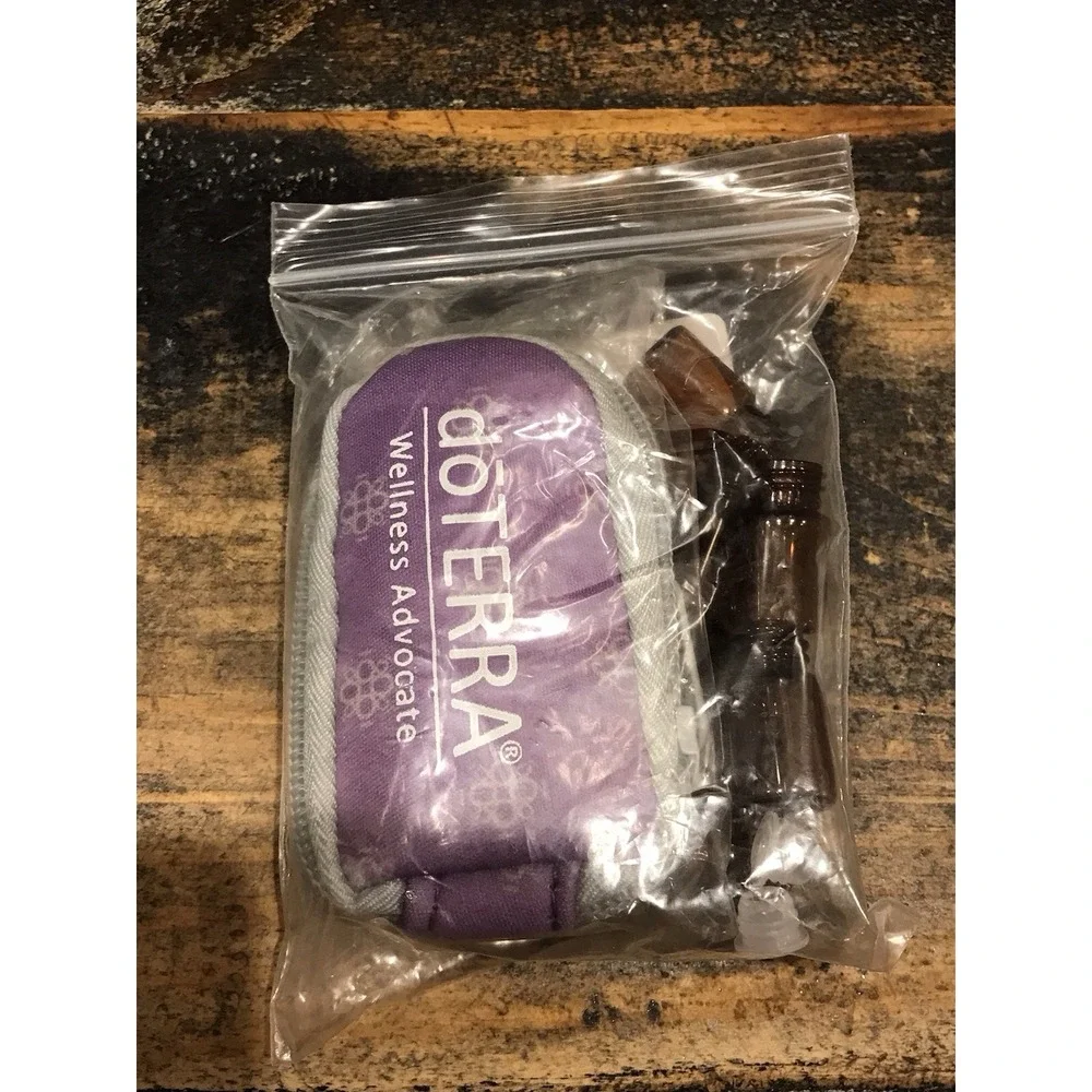 New DOTERRA Essential Oil Keychain Pouch Case 8 Vials‎ & 2 New Air Freshners